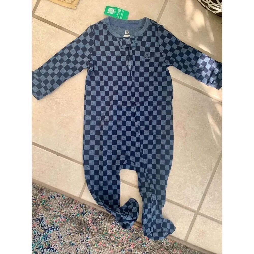 Bundle of 2 Sleepers (Carters & GAP) NWT - Picture 5 of 10